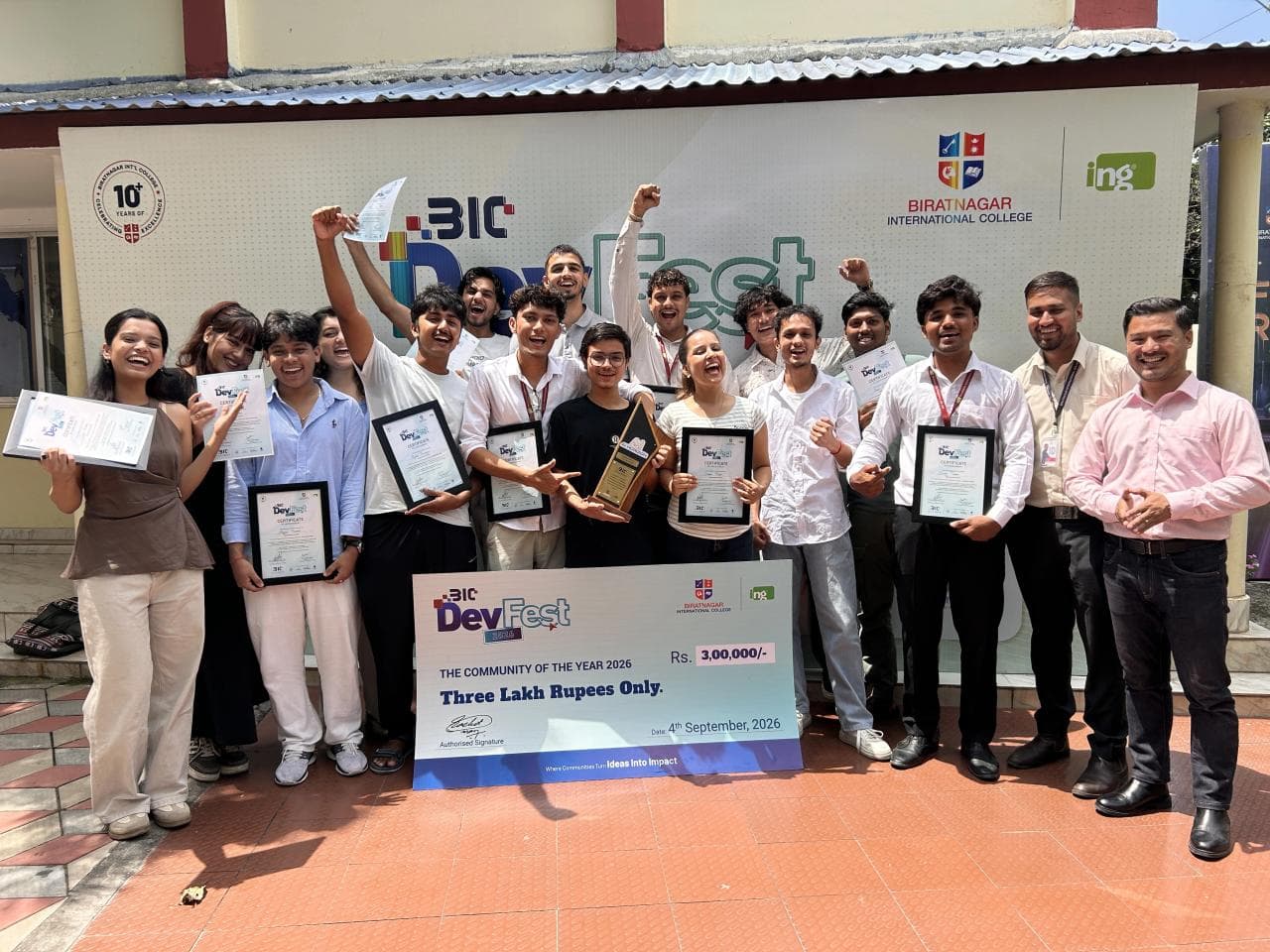 The full AI Horizon team celebrating with the cheque for Rs. 3,00,000 at BIC DevFest 2026